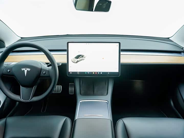 Фото 3 - Tesla Model 3