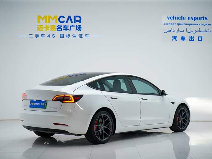 Фото 4 - Tesla Model 3