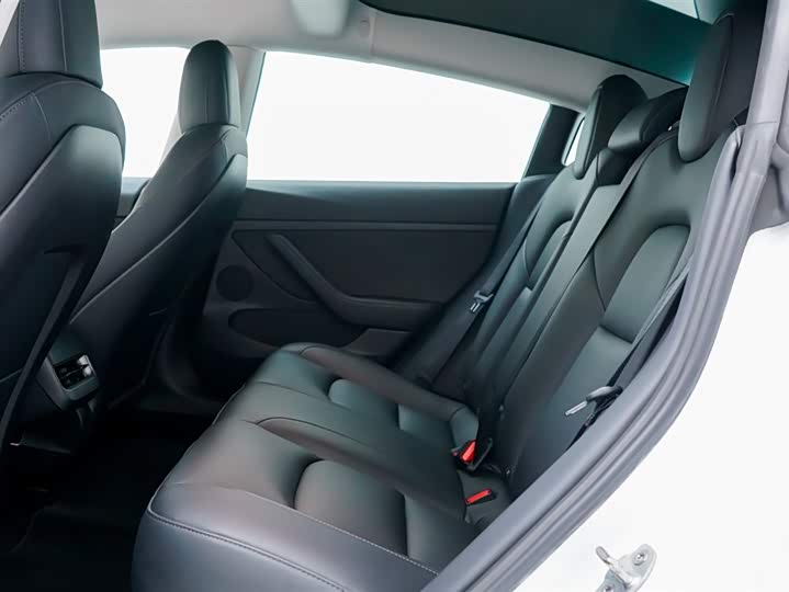 Фото 6 - Tesla Model 3