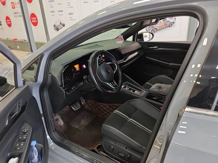 Фото 2 - Volkswagen Golf