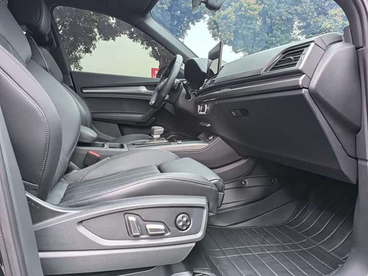 Фото 2 - Audi Q5L