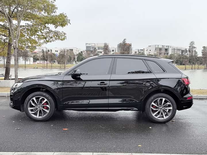 Фото 9 - Audi Q5L