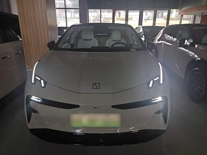 Фото 3 - Zeekr X