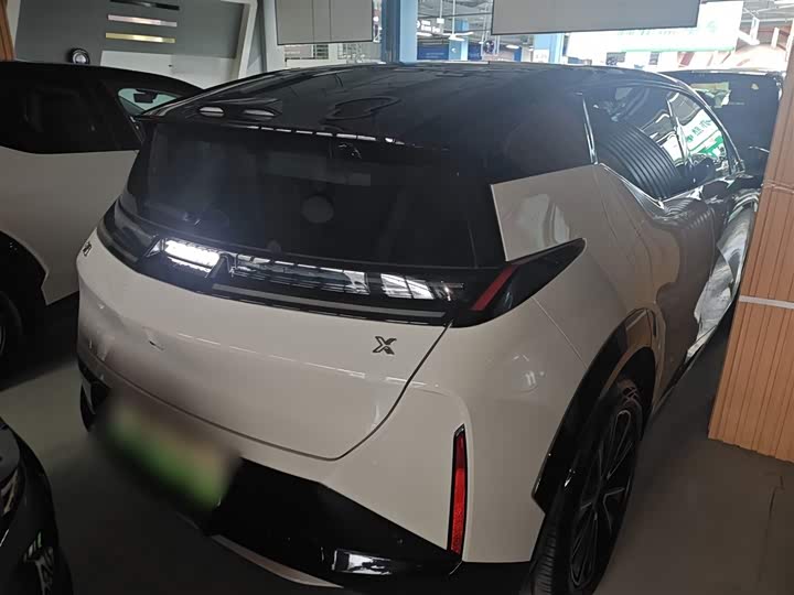 Фото 7 - Zeekr X