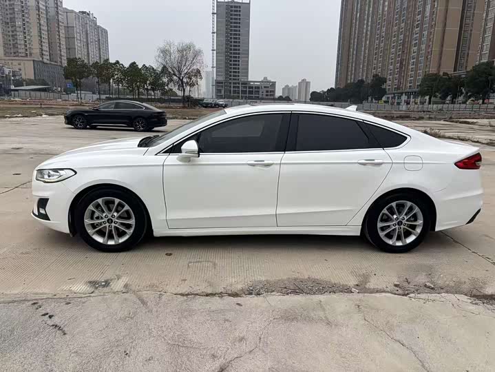 Фото 4 - Ford Mondeo