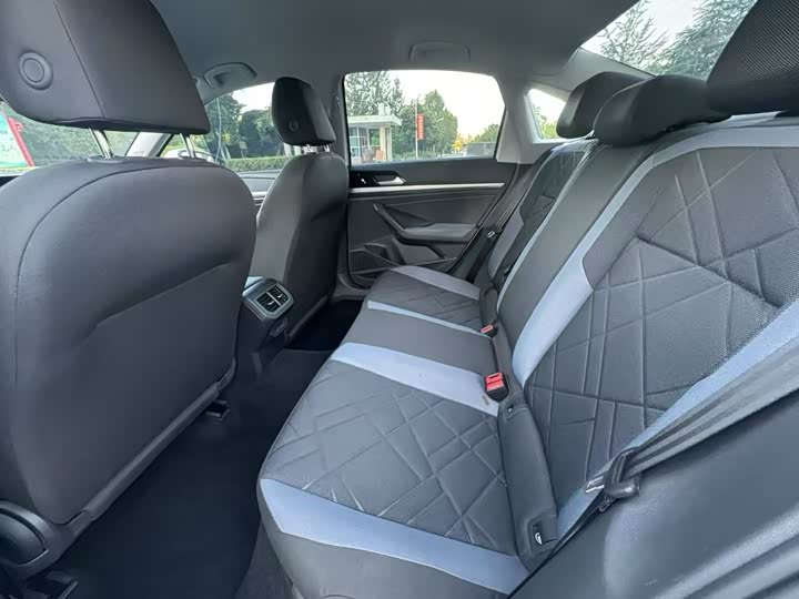 Фото 8 - Volkswagen Lavida