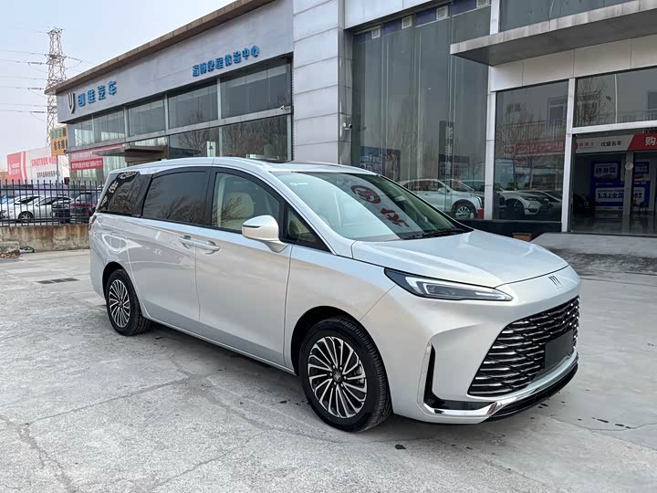 Фото 3 - Buick GL8 Hybrid