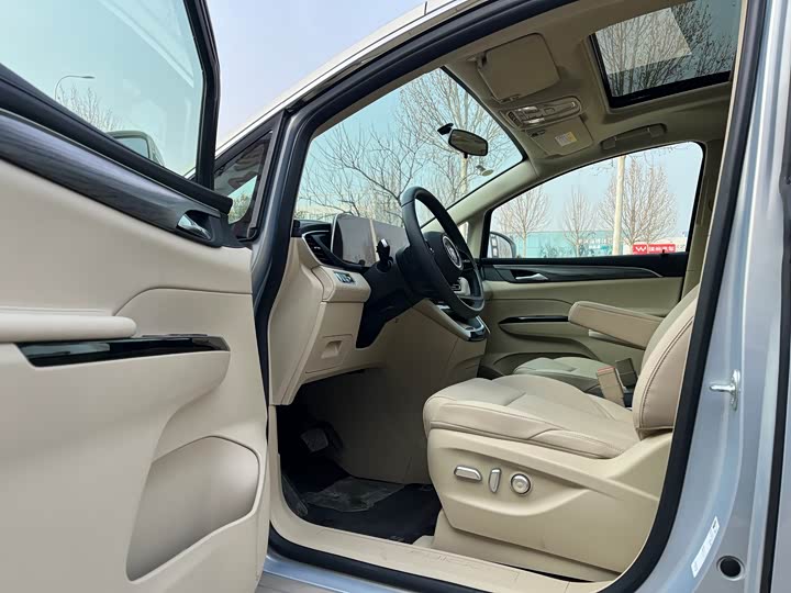 Фото 8 - Buick GL8 Hybrid