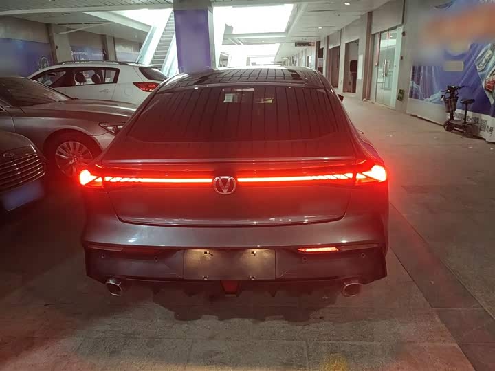 Фото 6 - Changan UNI-V