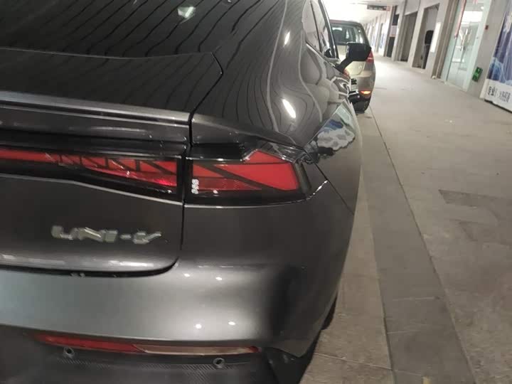 Фото 8 - Changan UNI-V