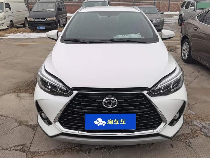 Фото 2 - Toyota Yaris L Hatchback