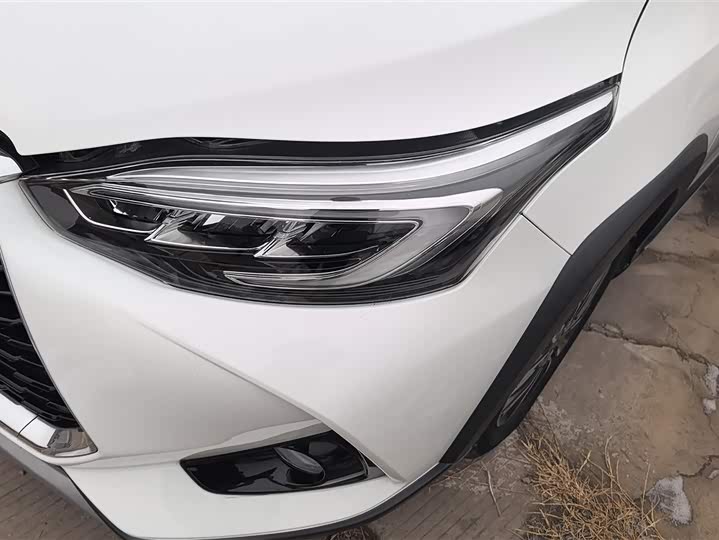 Фото 5 - Toyota Yaris L Hatchback