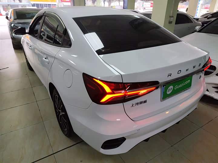 Фото 5 - Roewe i5