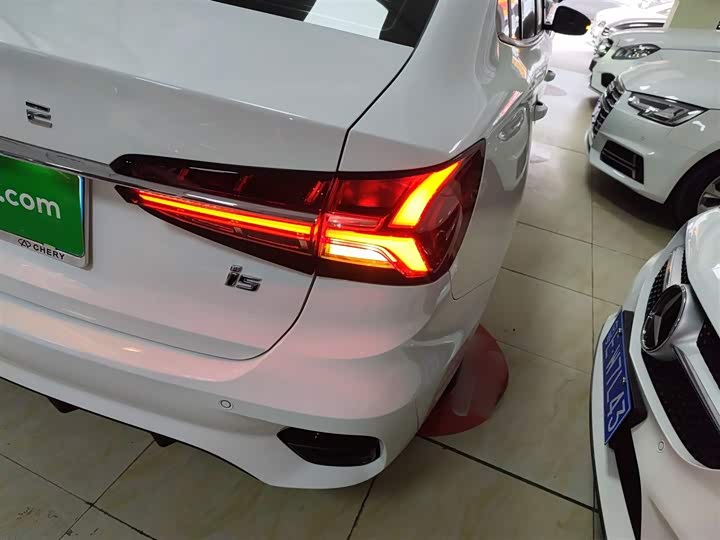 Фото 8 - Roewe i5