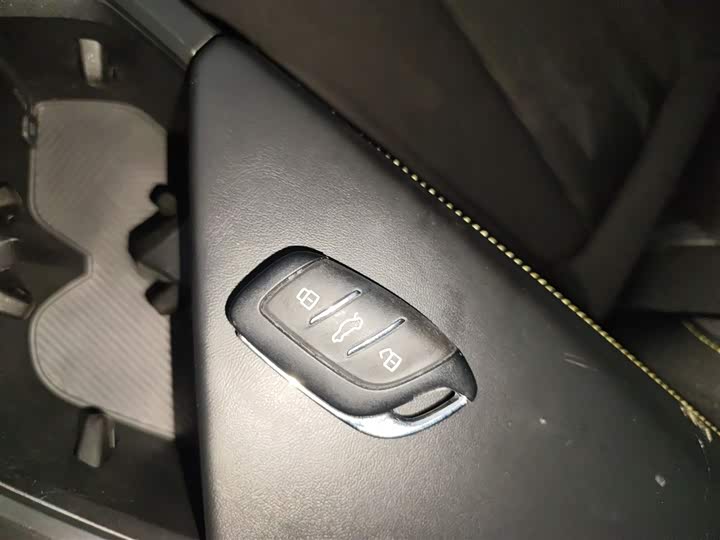 Фото 9 - Roewe i5