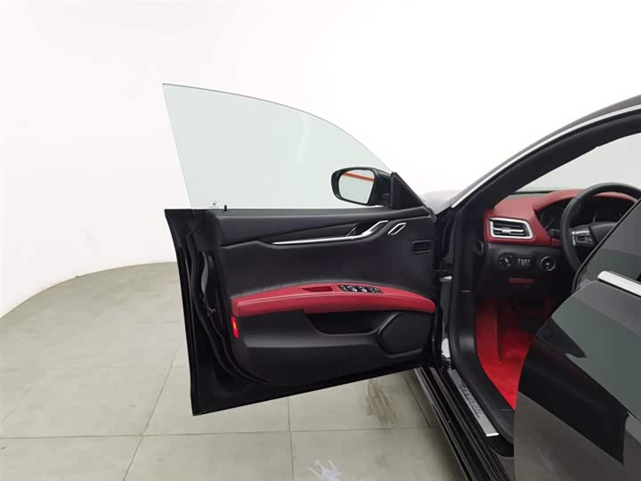 Фото 8 - Maserati Ghibli