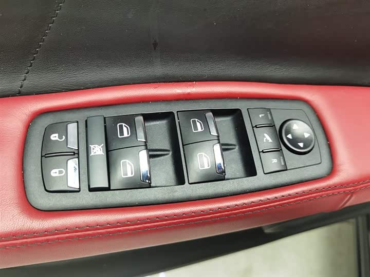 Фото 9 - Maserati Ghibli