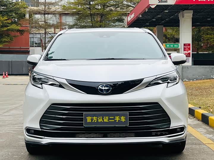 Фото 3 - Toyota Sienna