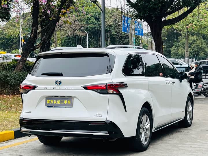 Фото 4 - Toyota Sienna