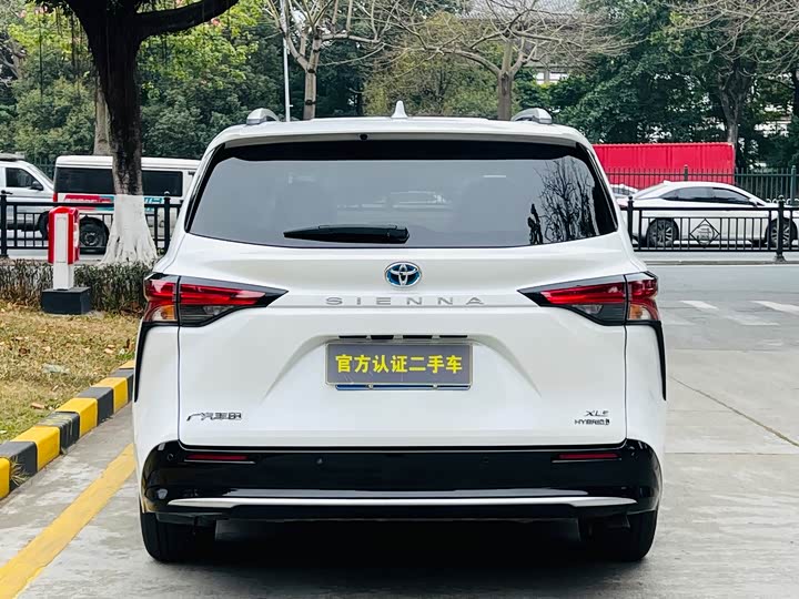 Фото 5 - Toyota Sienna