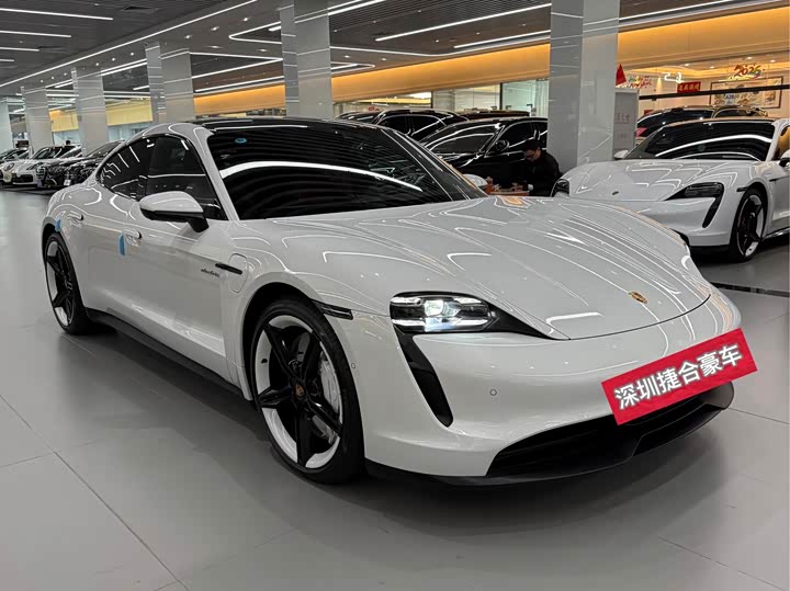 Фото 3 - Porsche Taycan