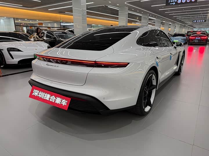 Фото 6 - Porsche Taycan