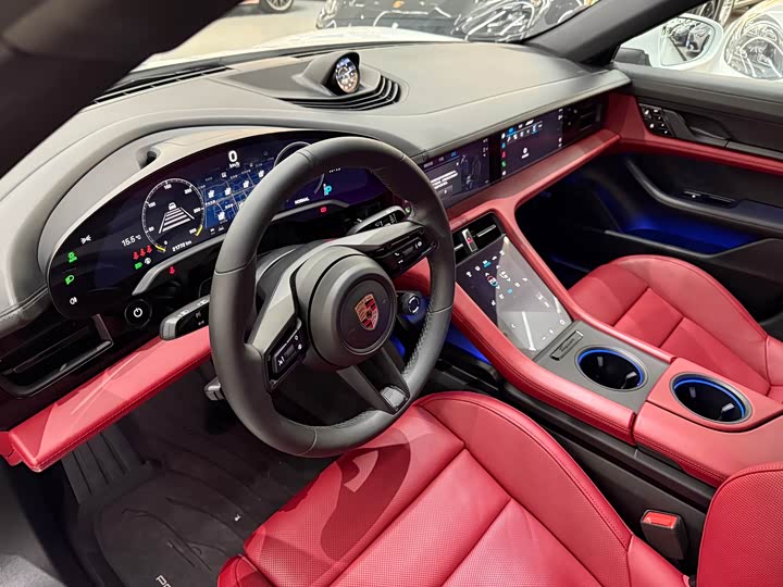 Фото 8 - Porsche Taycan