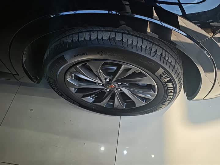 Фото 6 - Hongqi HS5