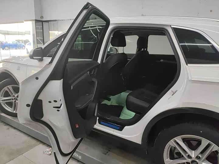 Фото 5 - Audi Q5L