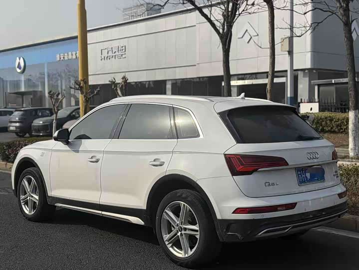 Фото 8 - Audi Q5L