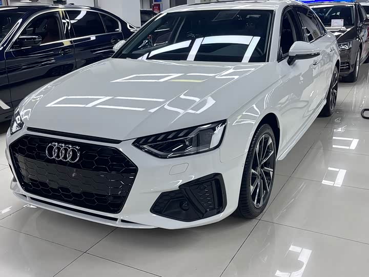 Фото 1 - Audi A4L