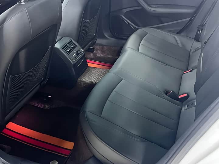 Фото 3 - Audi A4L