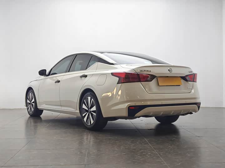 Фото 4 - Nissan Teana