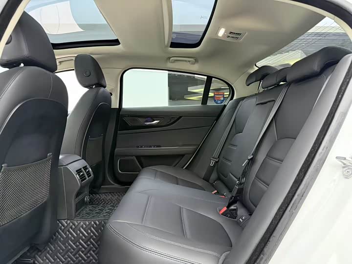 Фото 5 - Jaguar XE L