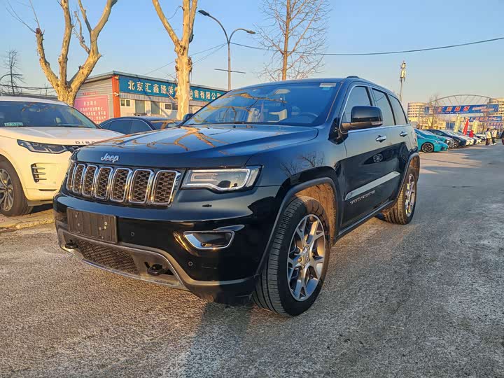 Фото 1 - Jeep Grand Cherokee