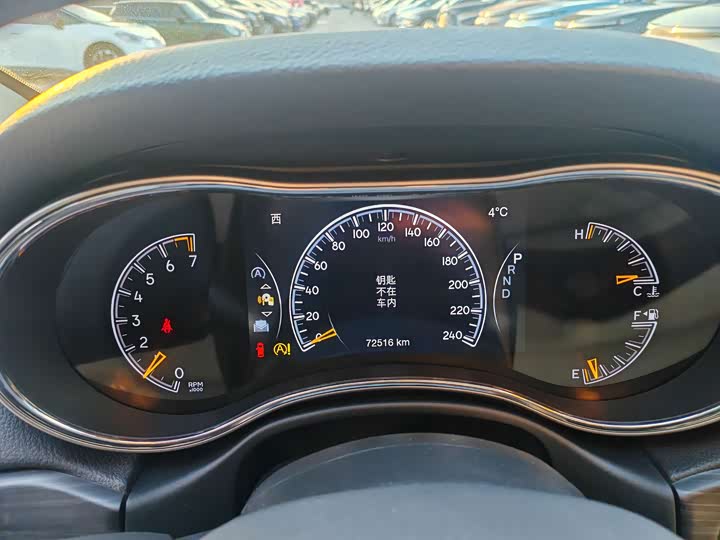 Фото 4 - Jeep Grand Cherokee