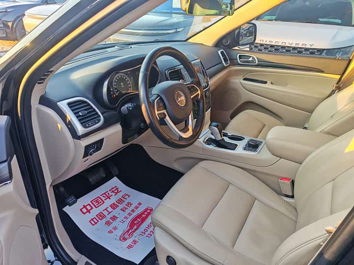 Фото 5 - Jeep Grand Cherokee