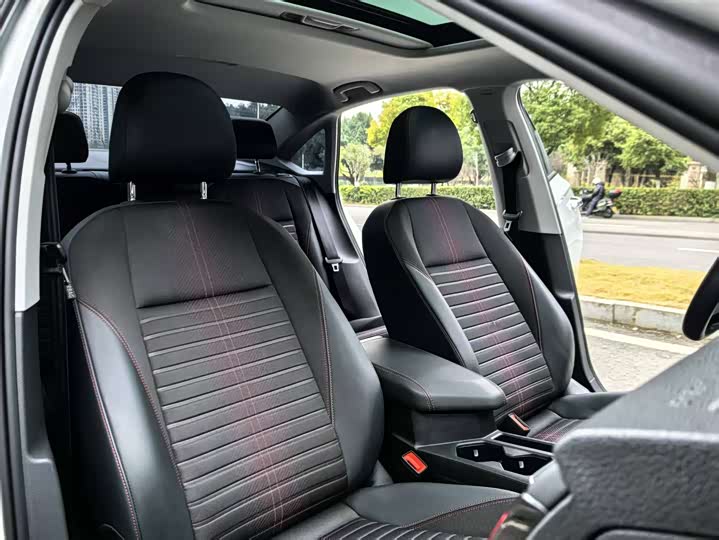 Фото 8 - Volkswagen Lavida