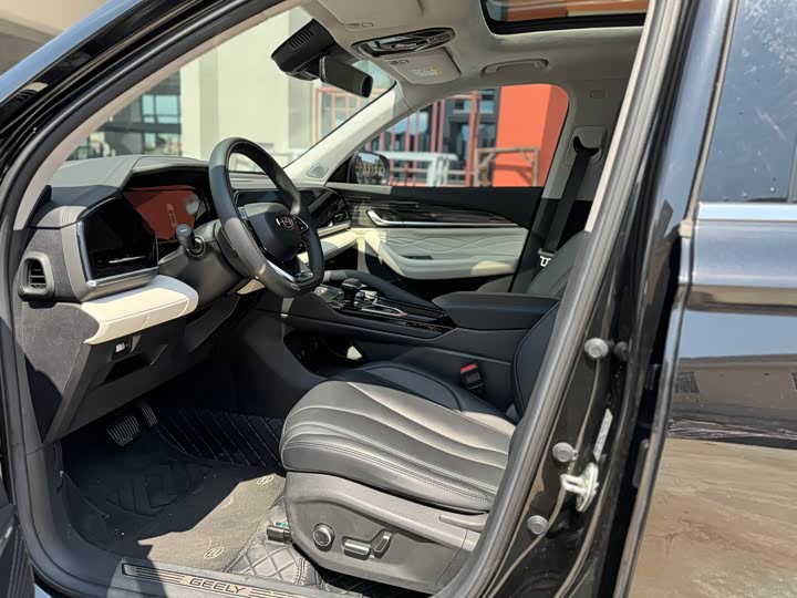 Фото 8 - Geely Monjaro