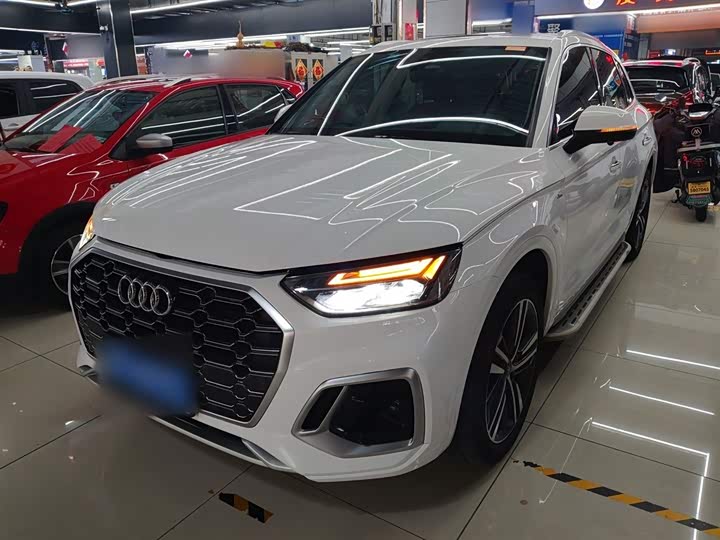 Фото 1 - Audi Q5L