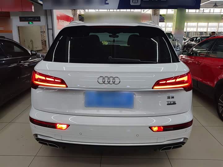 Фото 6 - Audi Q5L
