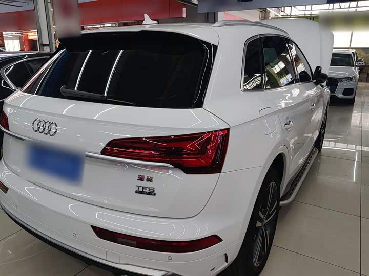 Фото 7 - Audi Q5L