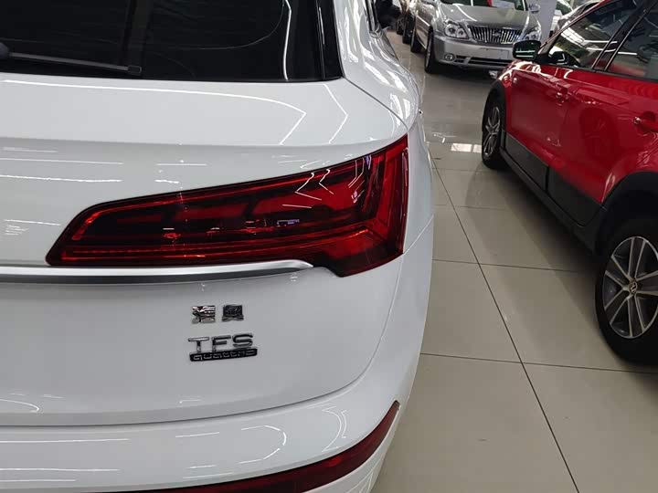 Фото 8 - Audi Q5L