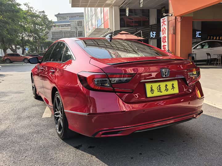 Фото 8 - Honda Accord