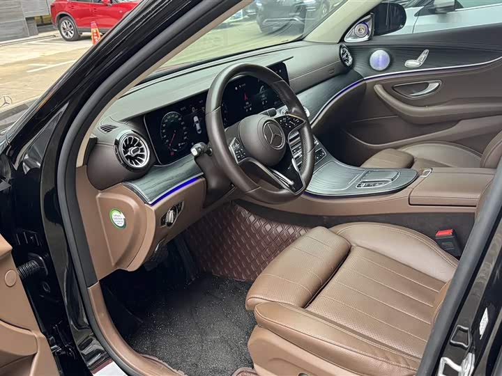 Фото 2 - Mercedes-Benz E-Class