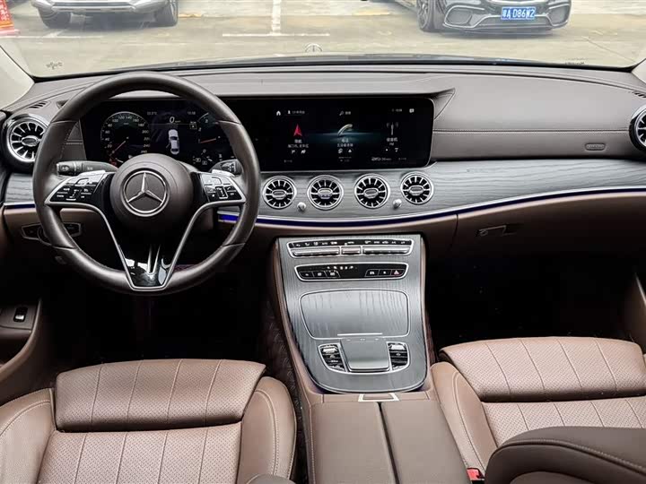 Фото 4 - Mercedes-Benz E-Class