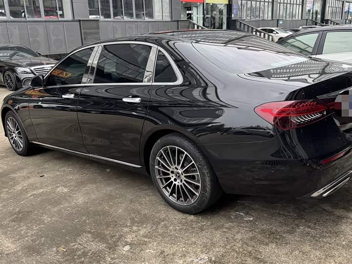 Фото 5 - Mercedes-Benz E-Class