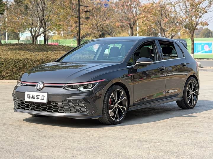 Фото 1 - Volkswagen Golf GTI