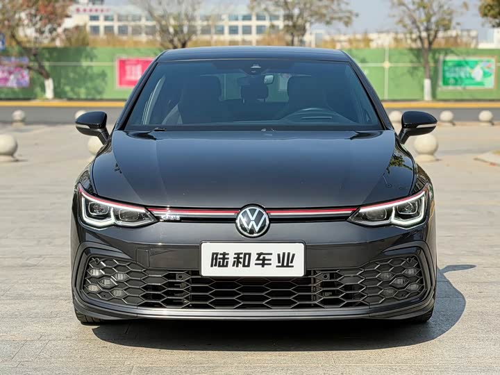 Фото 2 - Volkswagen Golf GTI