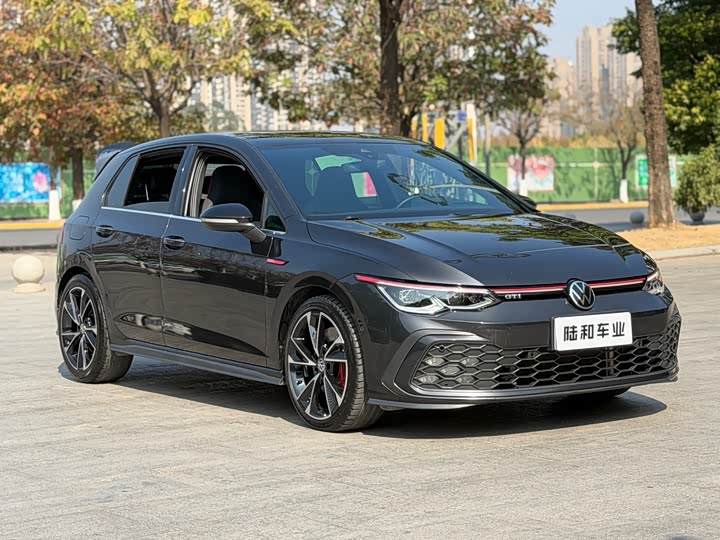 Фото 3 - Volkswagen Golf GTI